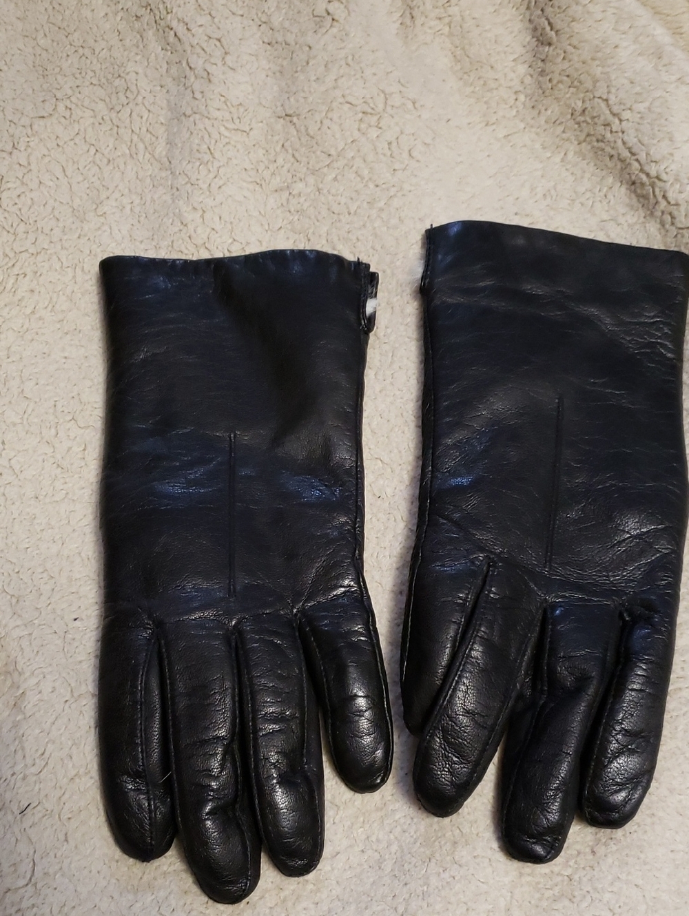 Classic Black Leather Women's Gloves - Timeless Elegance